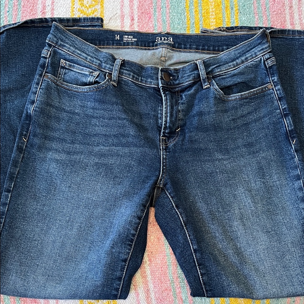 a.n.a Women's Classic Indigo Straight Leg Jeans